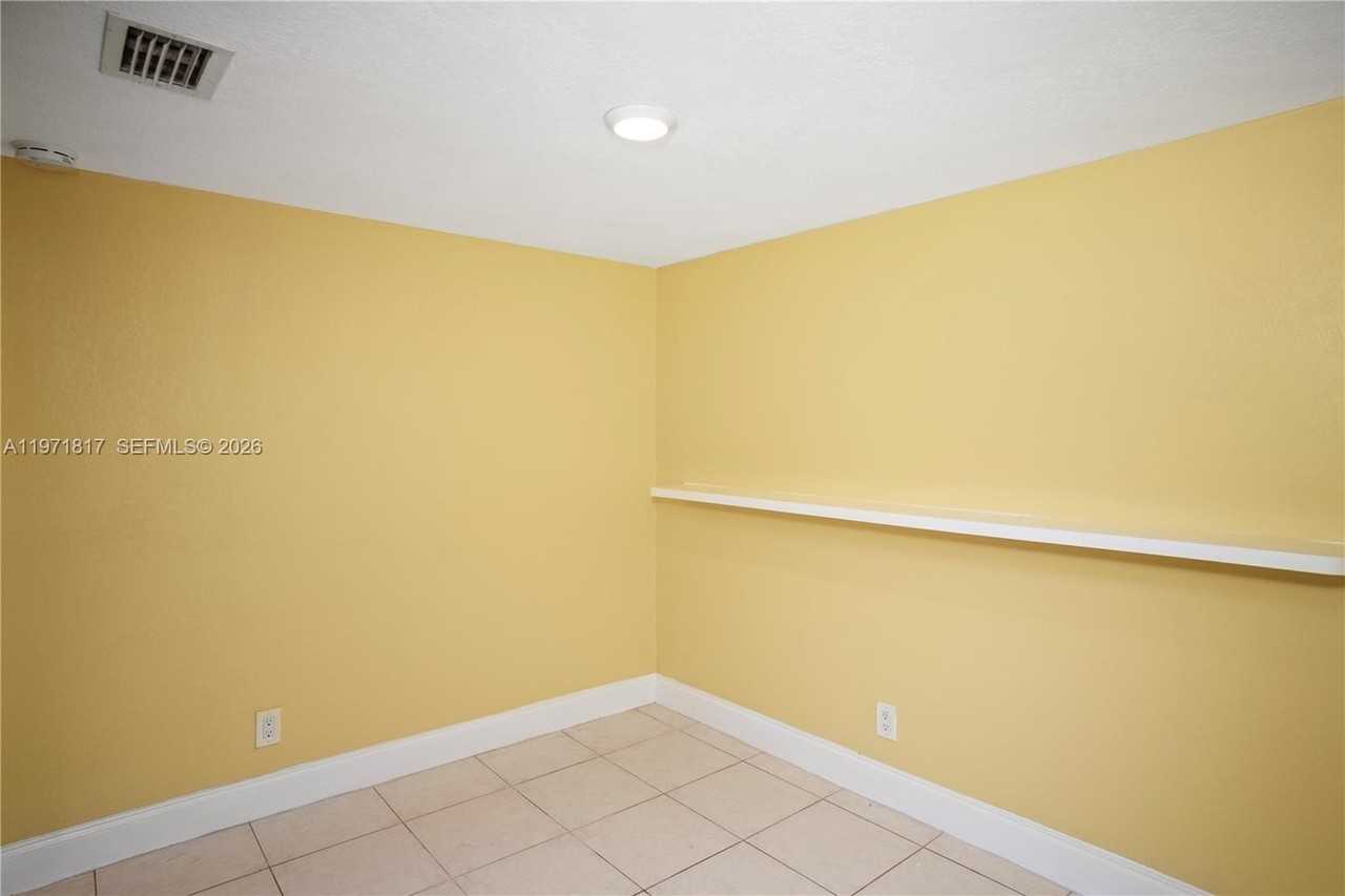 8011 Nw 27th Pl - Photo 6 of 31