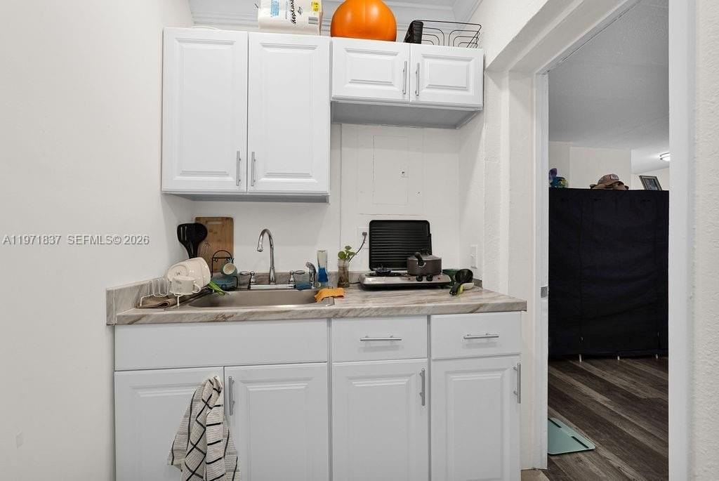 3010 Nw 95th Ter #B - Photo 5 of 6