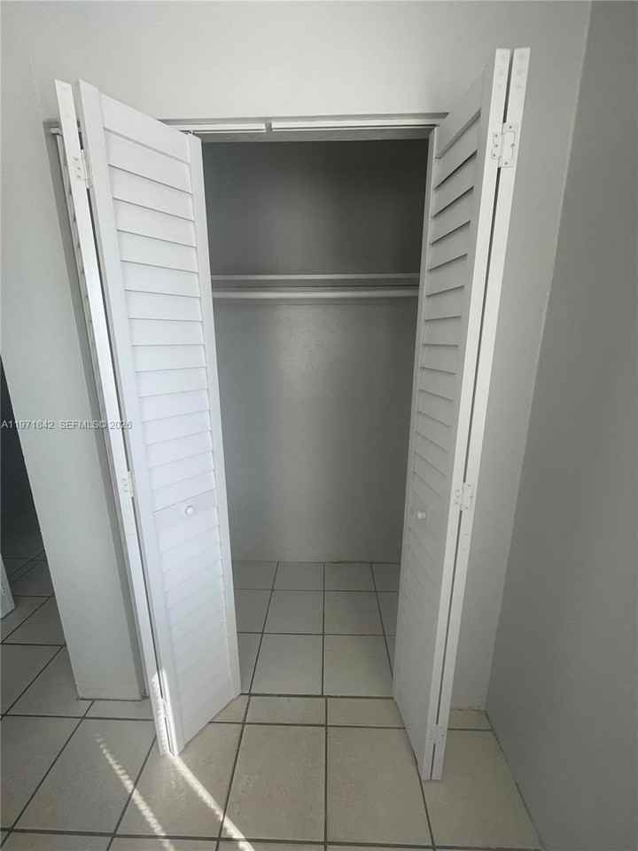 14305 Ne 6th Ave #1 - Photo 4 of 6