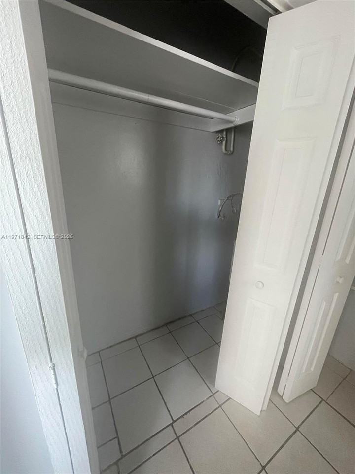 14305 Ne 6th Ave #1 - Photo 5 of 6