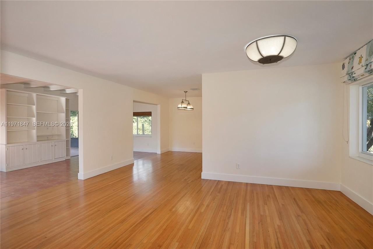 8300 Sw 61st Ave - Photo 2 of 26