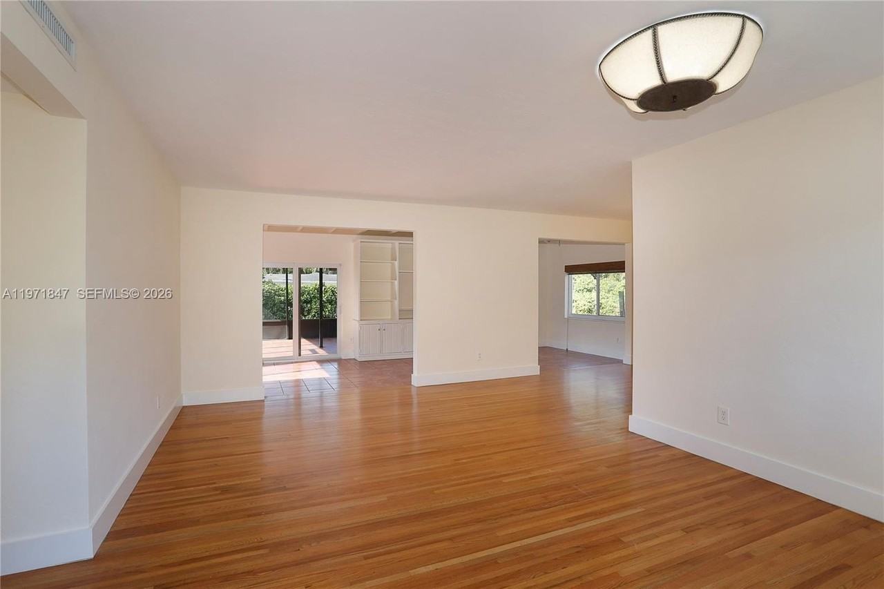 8300 Sw 61st Ave - Photo 3 of 26