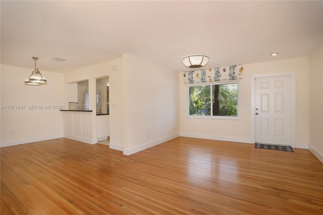 8300 Sw 61st Ave - Photo 4 of 26