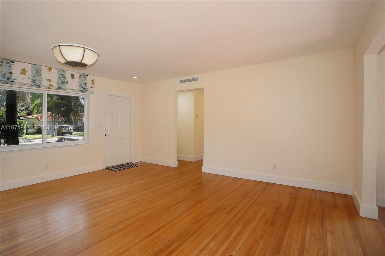 8300 Sw 61st Ave - Photo 5 of 26