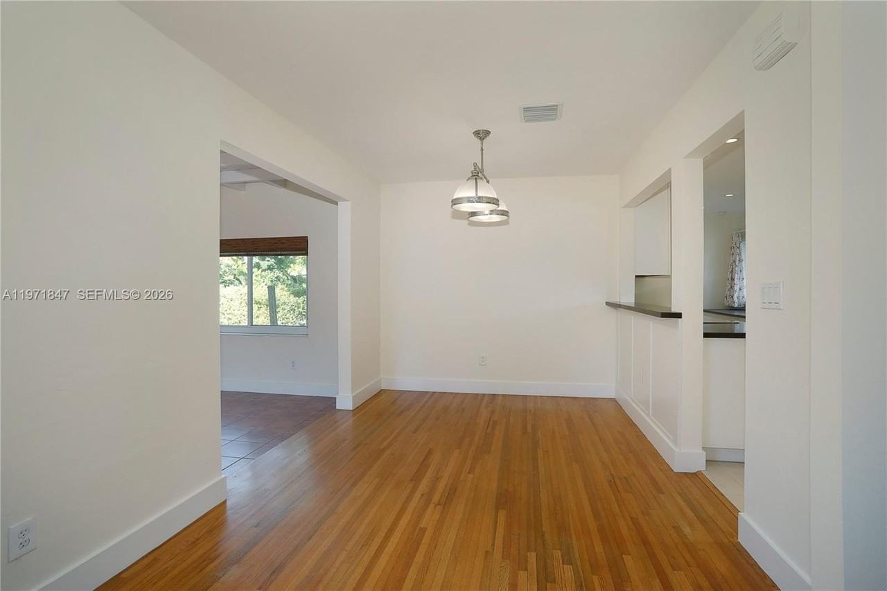 8300 Sw 61st Ave - Photo 6 of 26