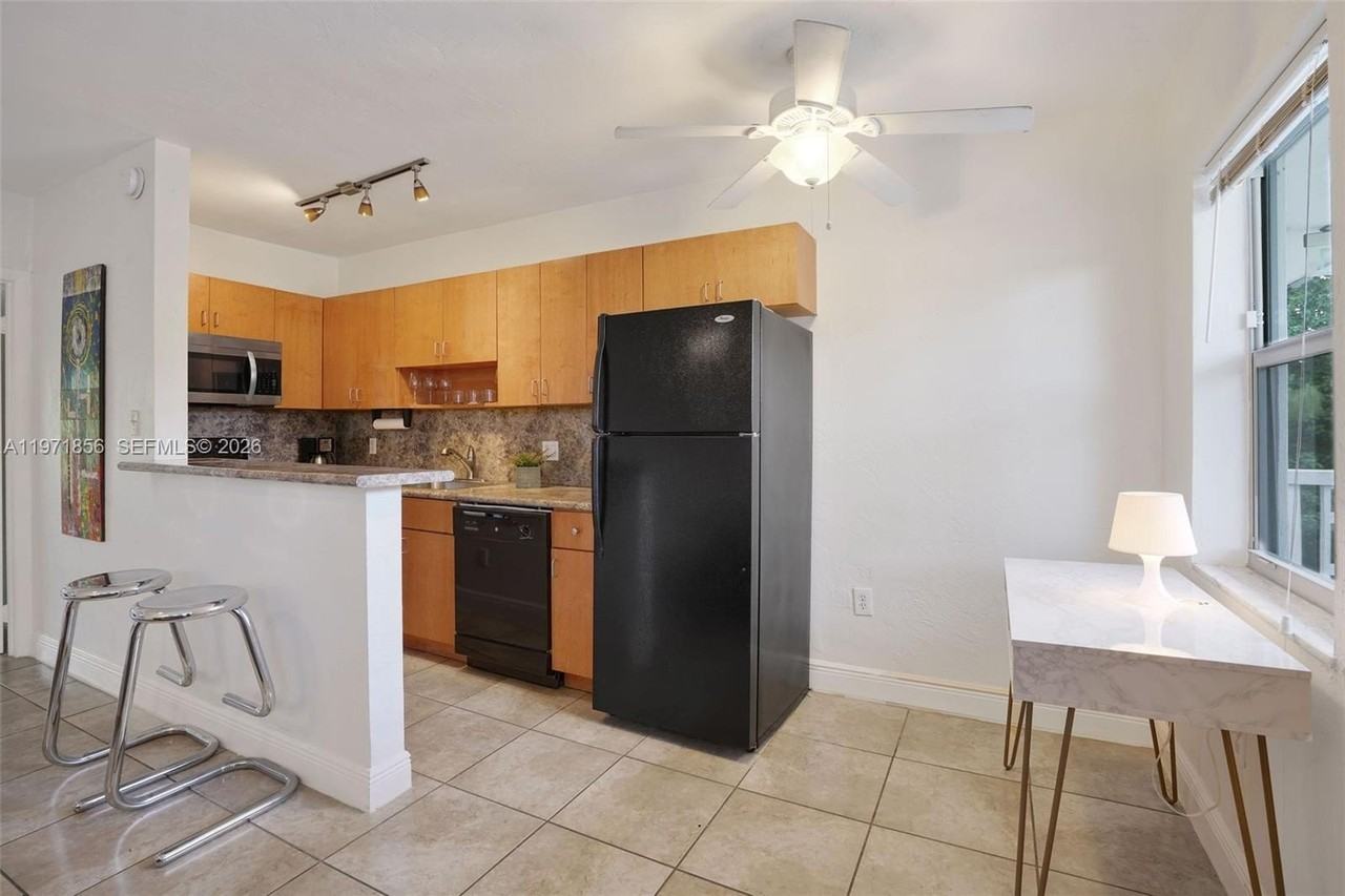 1777 Venice Ln #235 - Photo 3 of 10