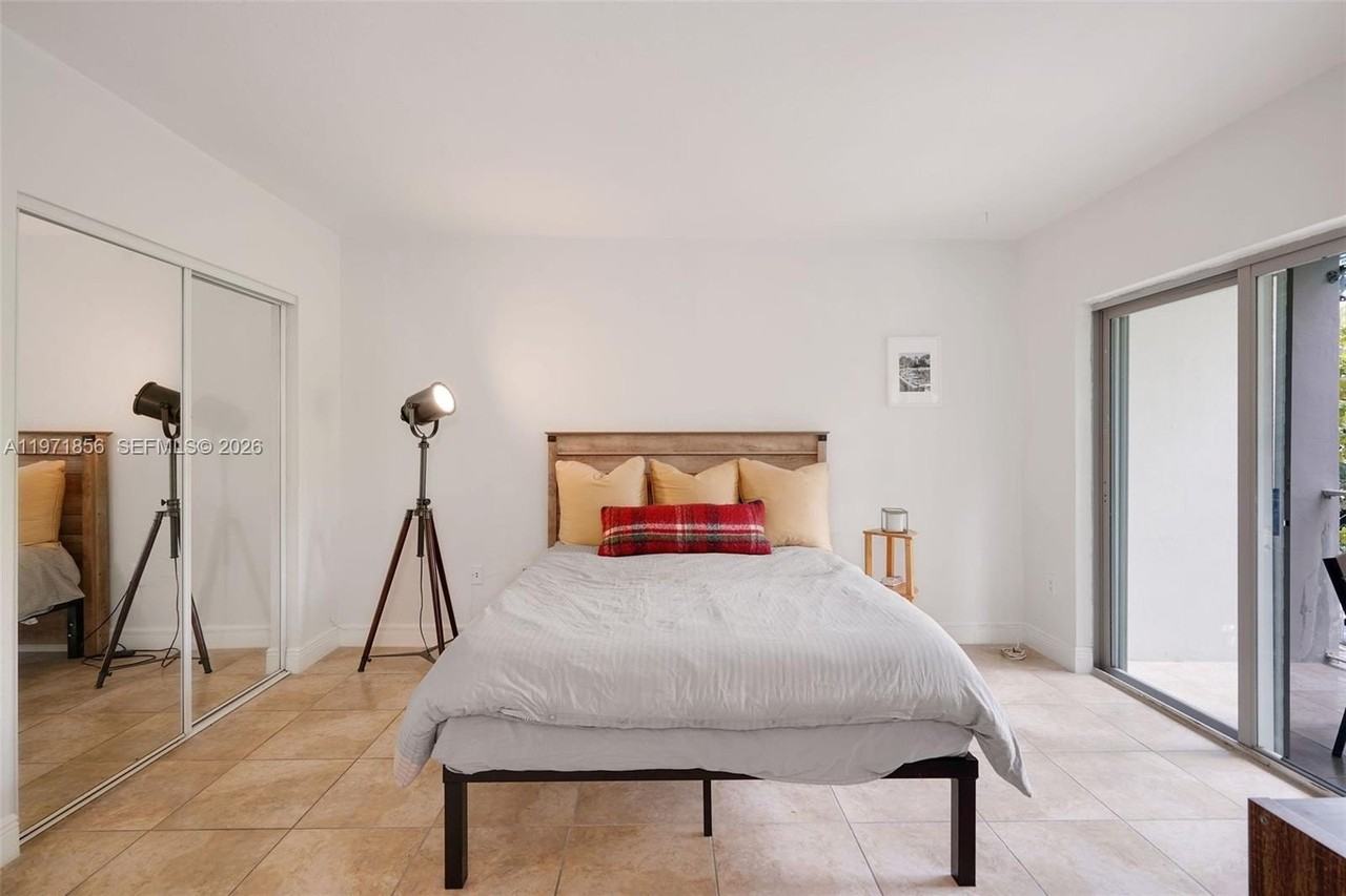 1777 Venice Ln #235 - Photo 4 of 10