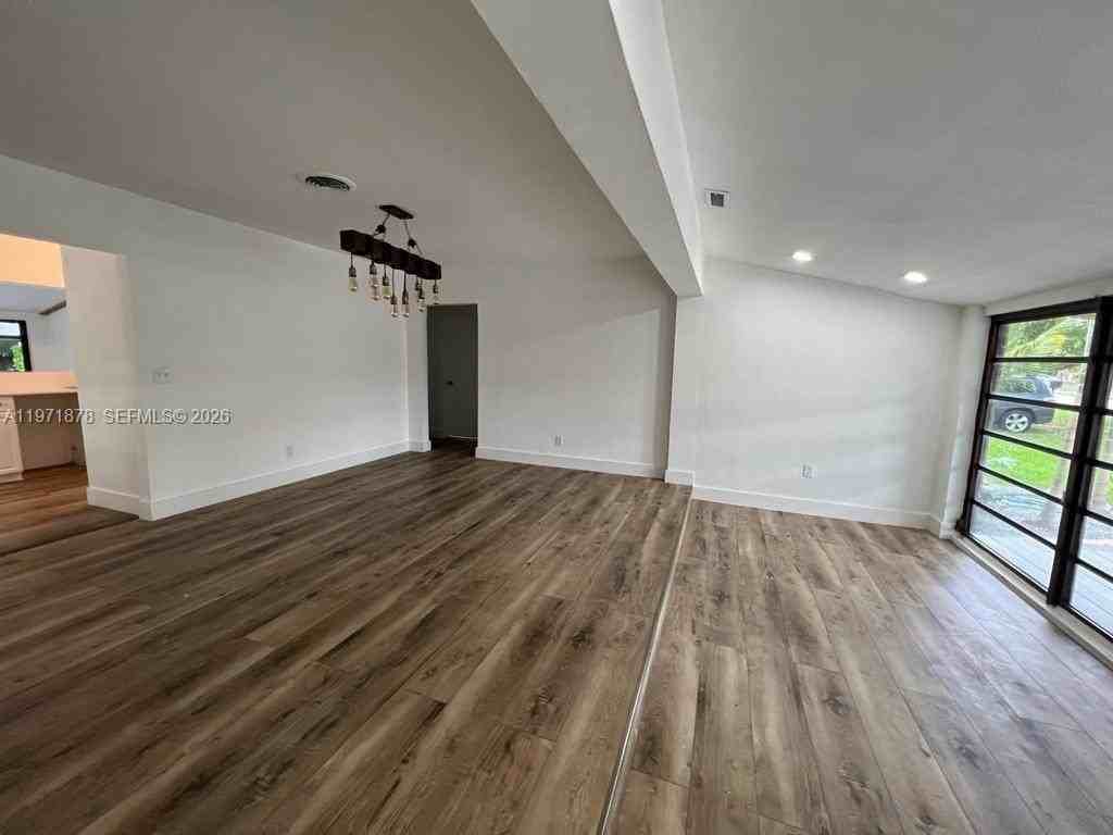 14825 Garden Dr - Photo 4 of 42