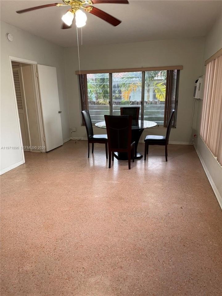 1512 Sw 14th Ter #B - Photo 2 of 6