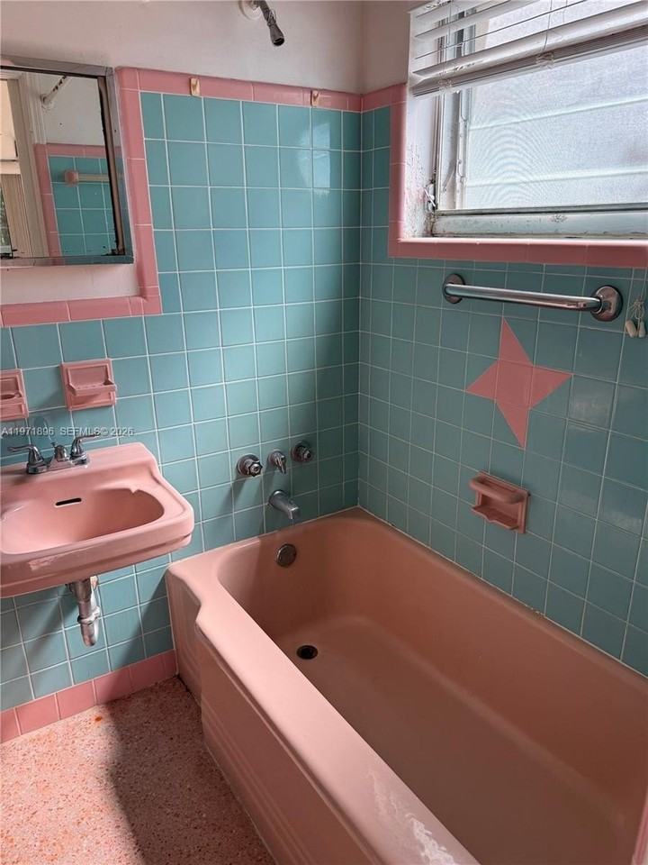 1512 Sw 14th Ter #B - Photo 6 of 6