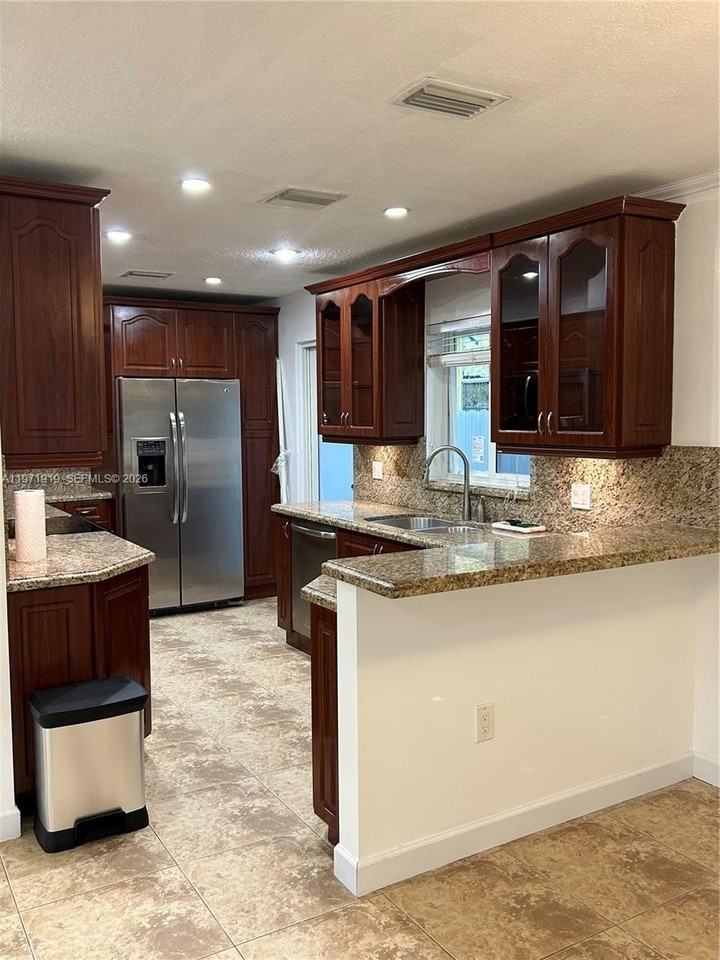 230 Sw 30th Ave #230