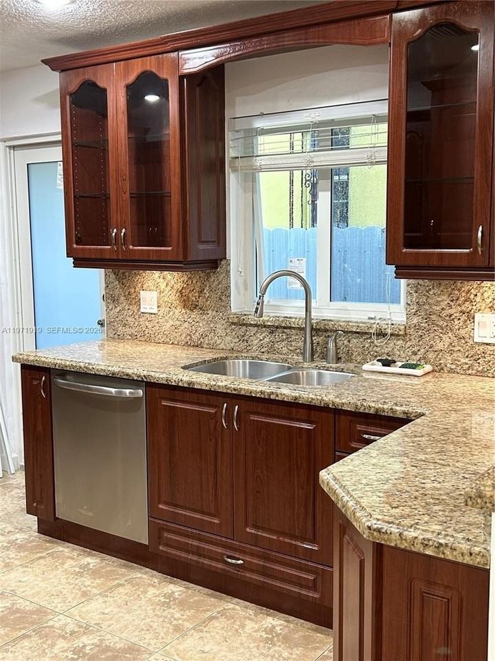 230 Sw 30th Ave #230 - Photo 2 of 22