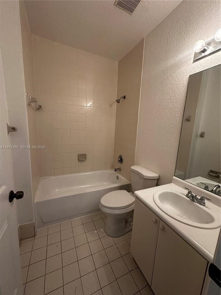 1529 Se 24th Ct #233 - Photo 3 of 11