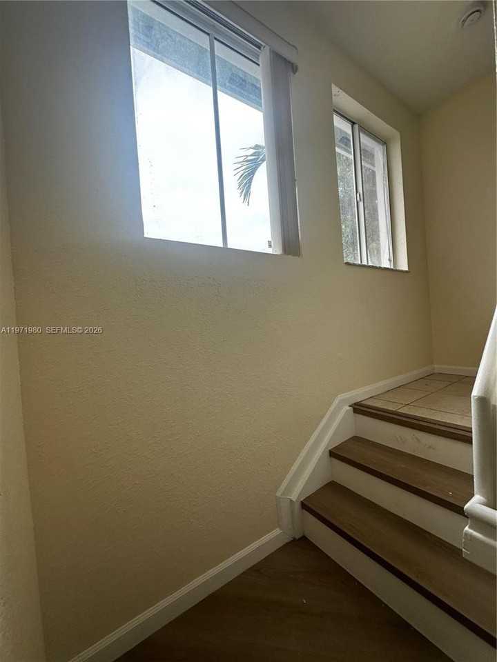 1529 Se 24th Ct #233 - Photo 4 of 11