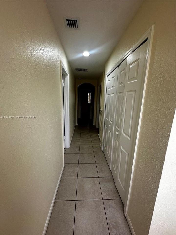 1529 Se 24th Ct #233 - Photo 5 of 11