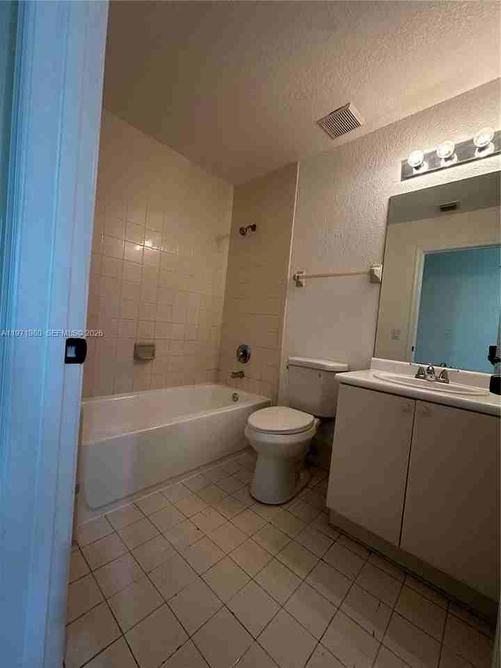 1529 Se 24th Ct #233 - Photo 7 of 11