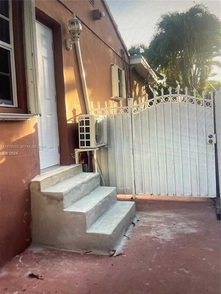 5802 W 2nd Ct #0 - Photo 6 of 6