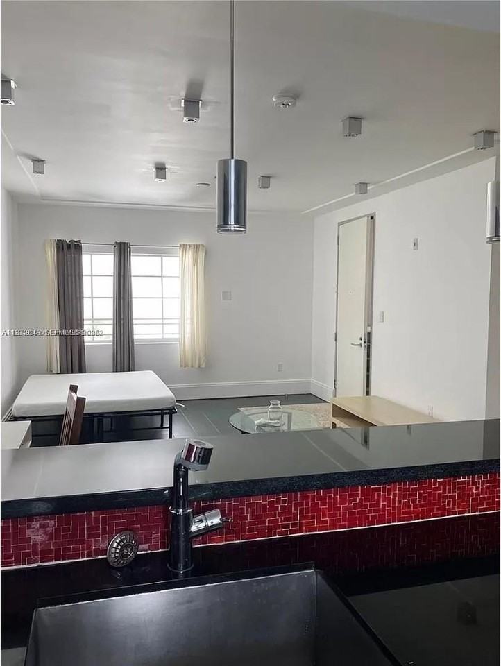 1515 Euclid Ave #104 - Photo 5 of 7