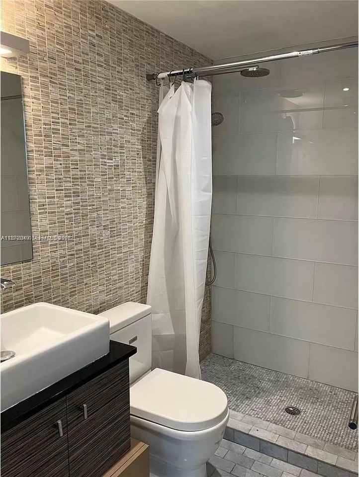 1515 Euclid Ave #104 - Photo 6 of 7