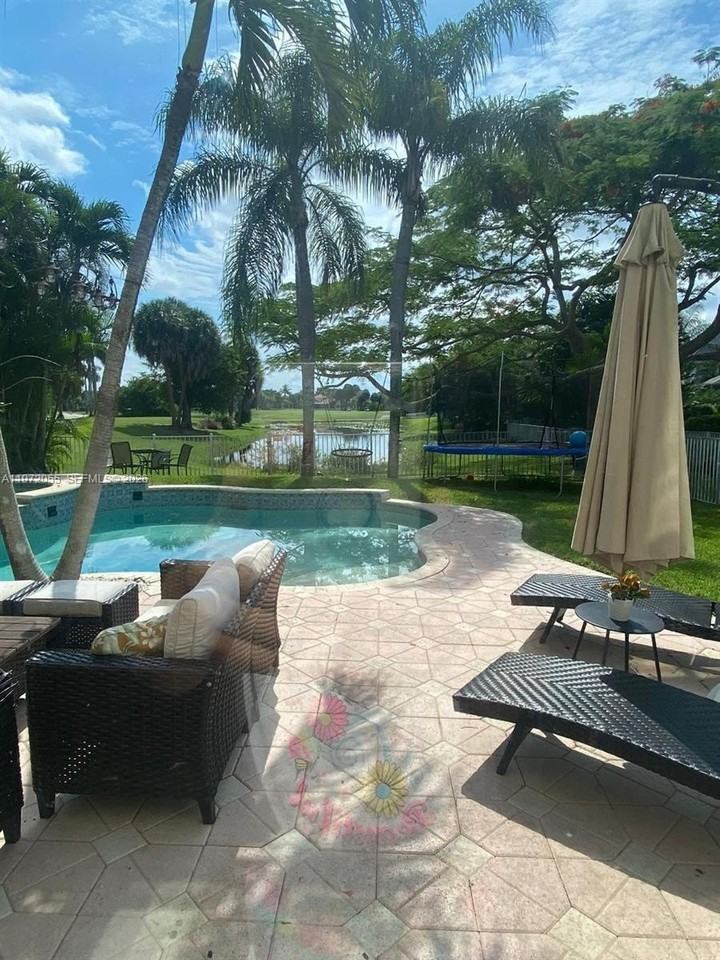 1607 Sw 157th Ave - Photo 2 of 38