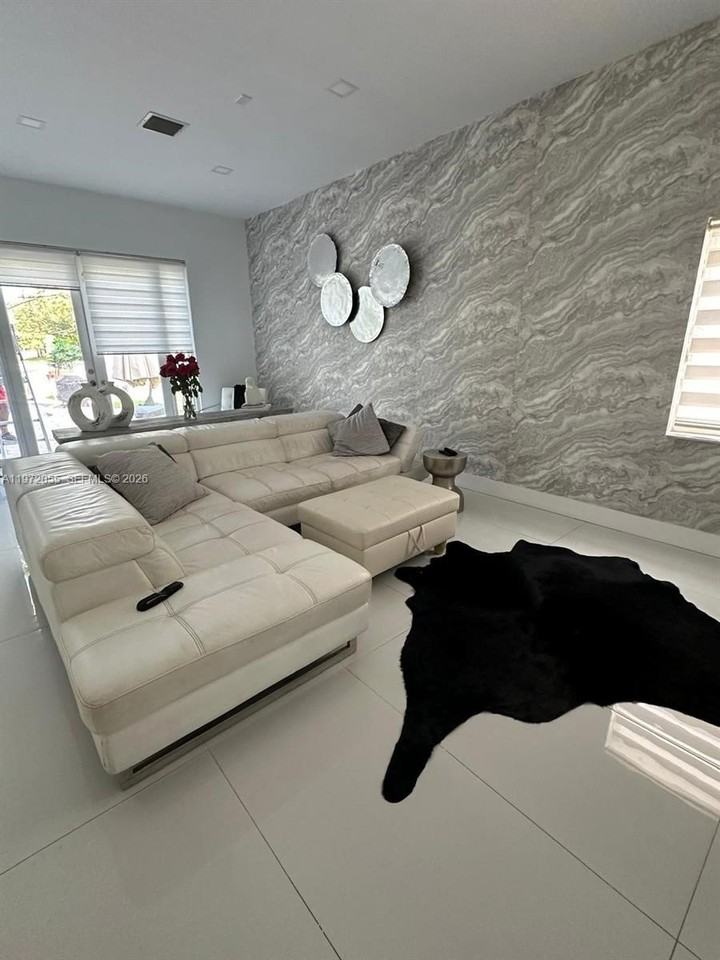 1607 Sw 157th Ave - Photo 6 of 38