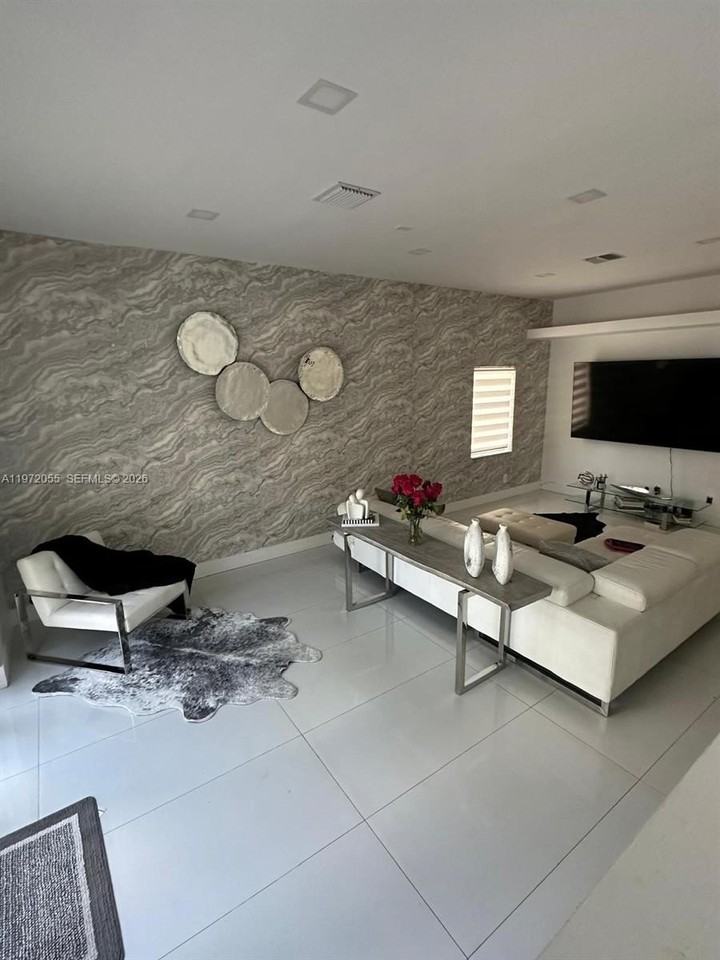 1607 Sw 157th Ave - Photo 7 of 38