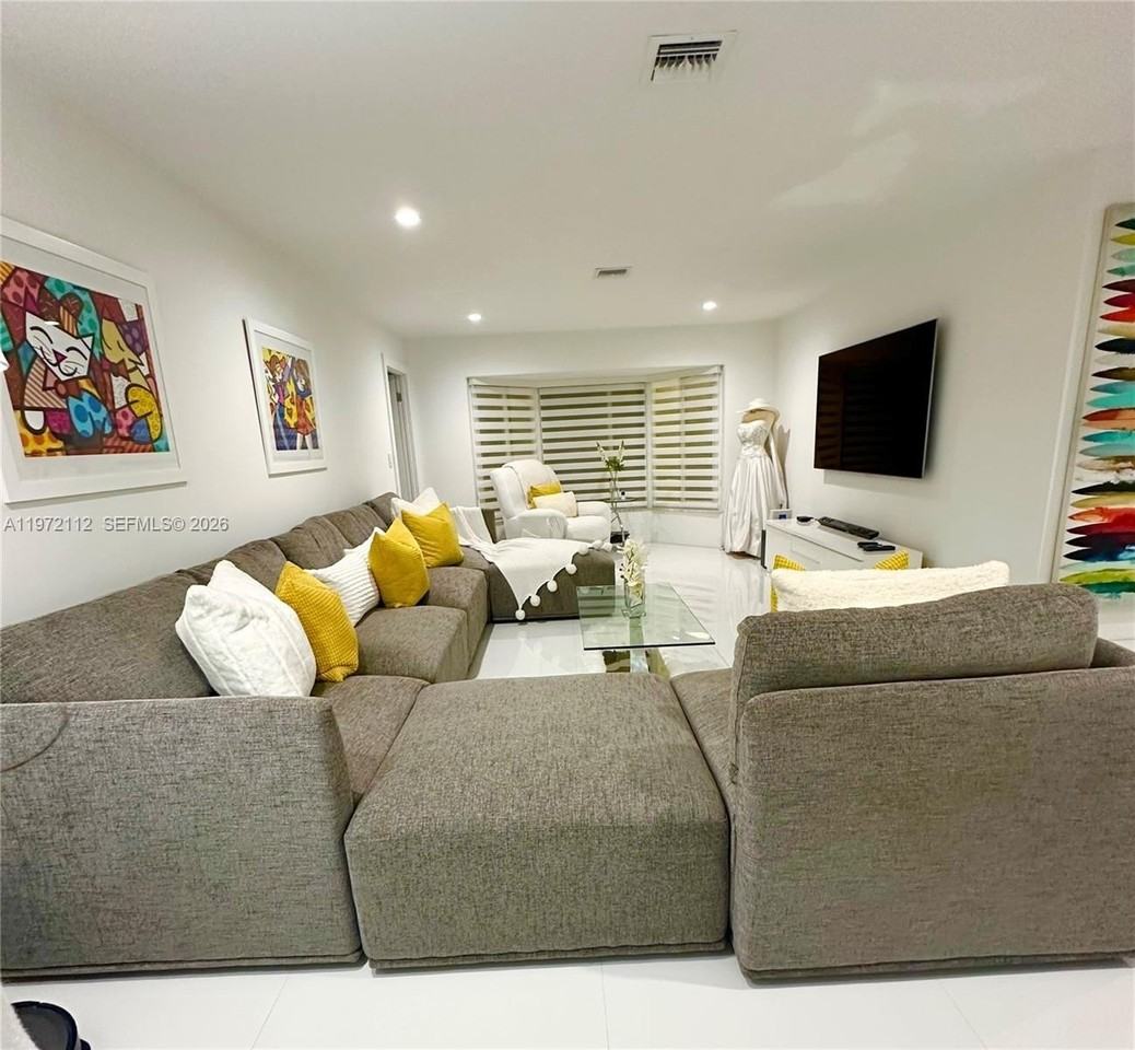 9230 Sw 68th St #0 - Photo 4 of 29