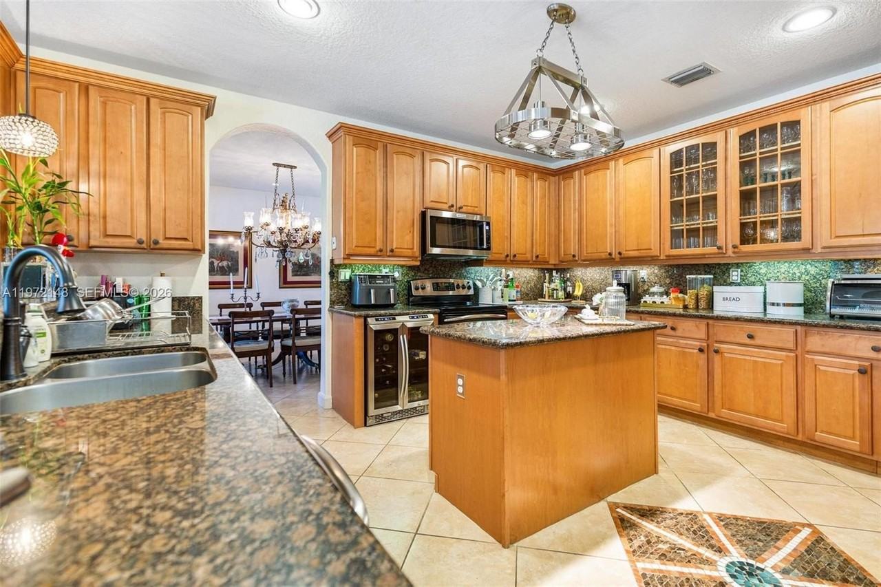 7587 Sw 189th St - Photo 6 of 50