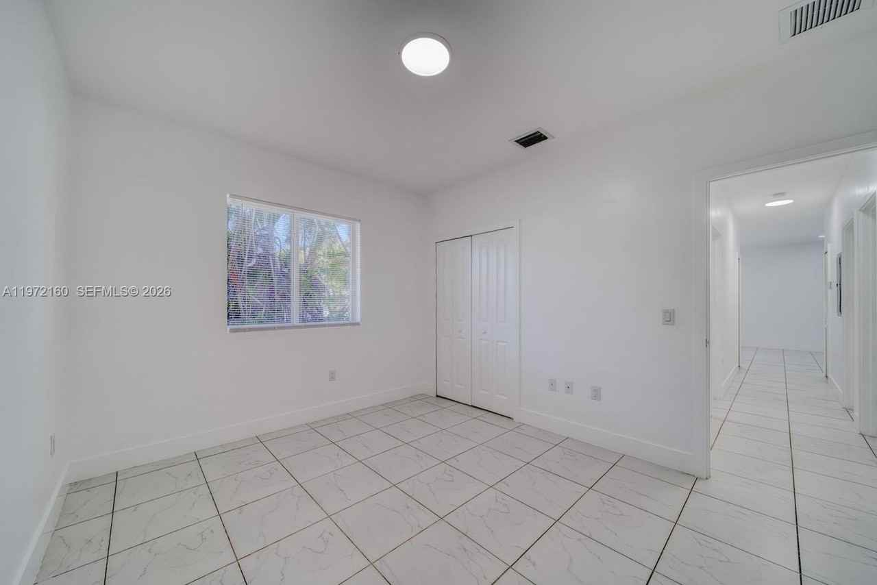 14710 Ne 7th Ct #14710 - Photo 6 of 24