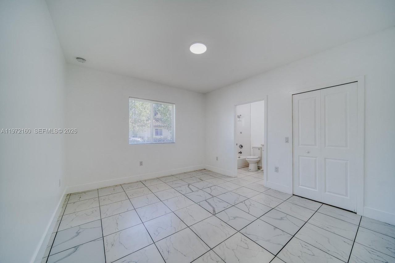 14710 Ne 7th Ct #14710 - Photo 7 of 24