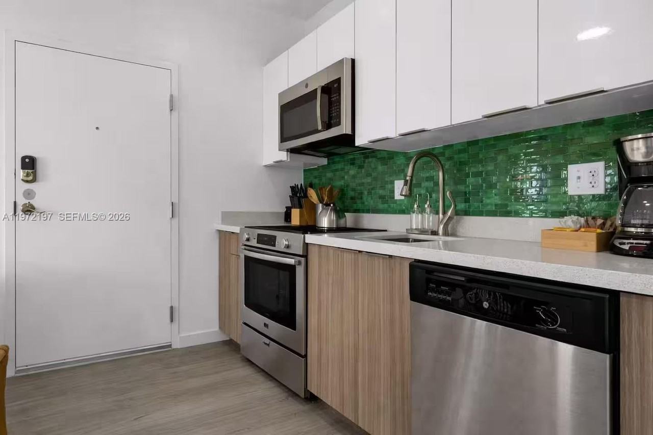 136 Nw 26th St #405 - Photo 4 of 18