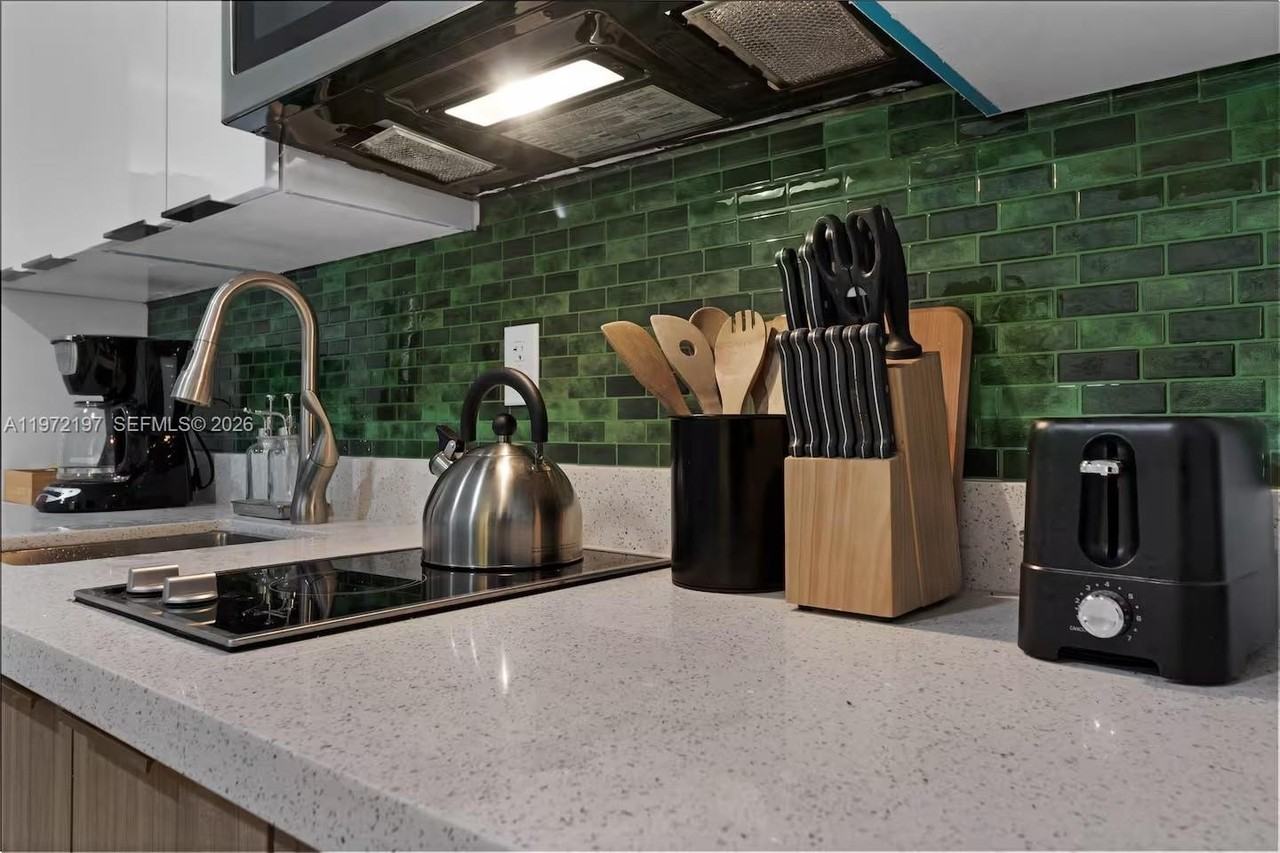 136 Nw 26th St #405 - Photo 5 of 18