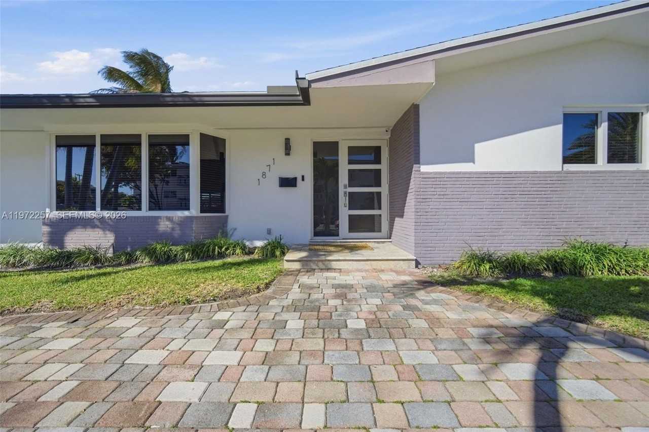 1871 Ne 186th St - Photo 5 of 41