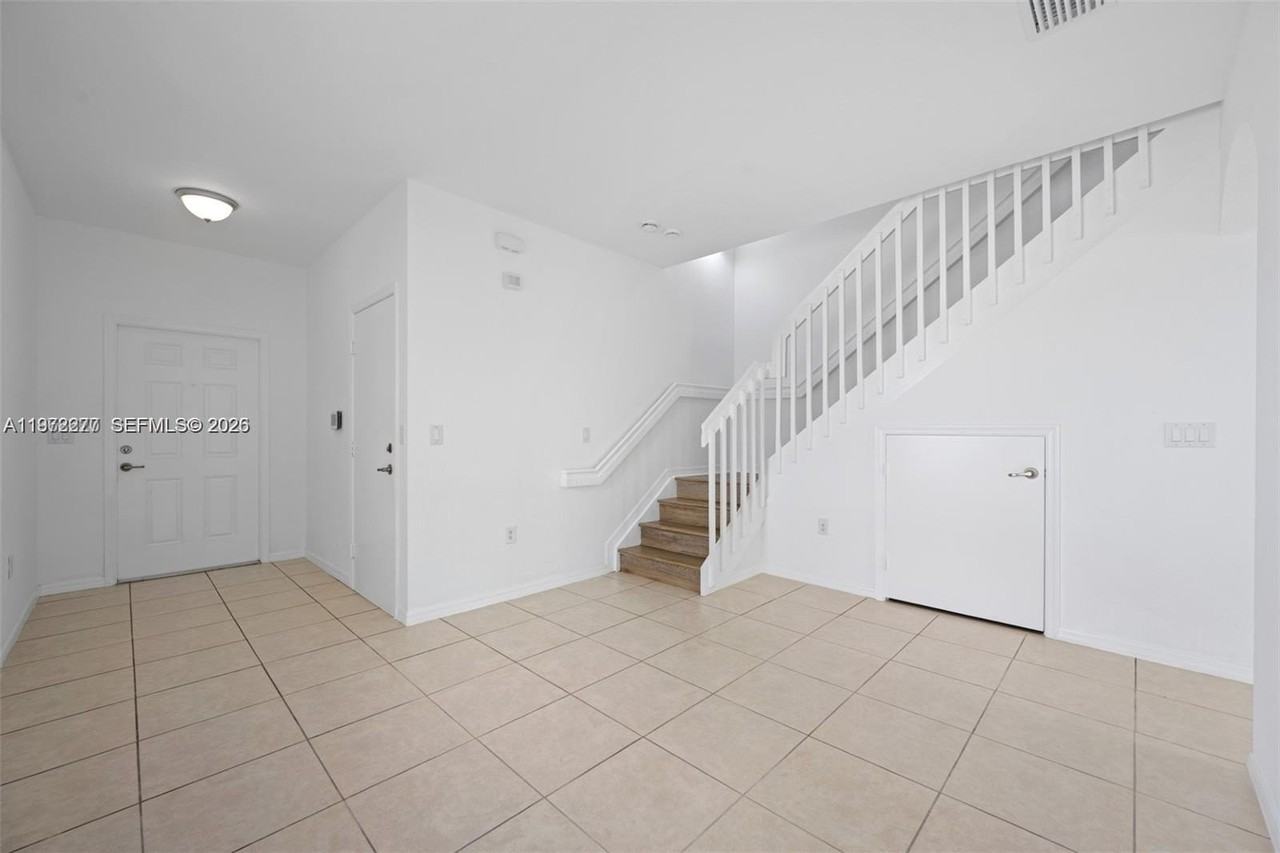 3019 Nw 30th Ave - Photo 3 of 25