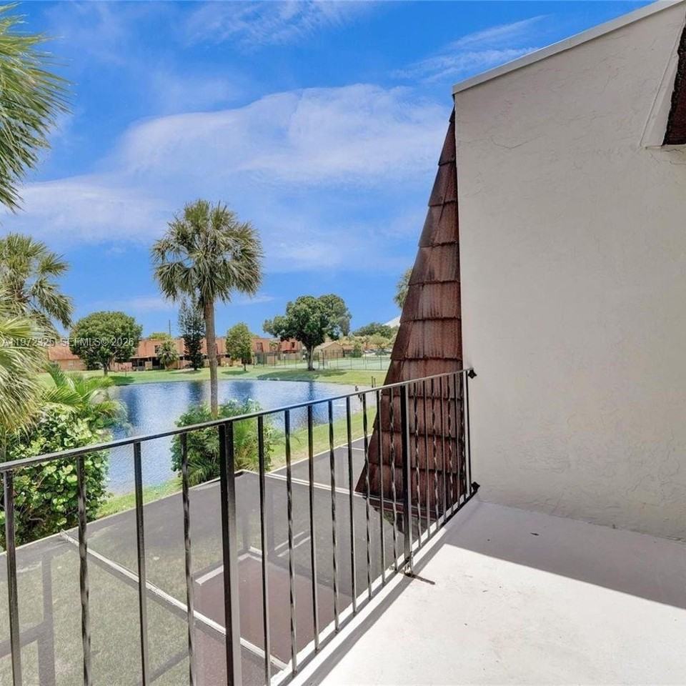 9120 Taft St - Photo 4 of 5