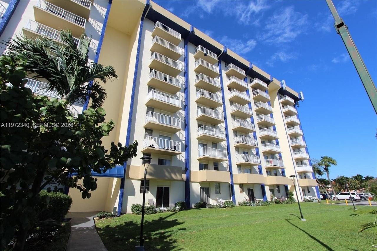 4550 Nw 9th St #305E