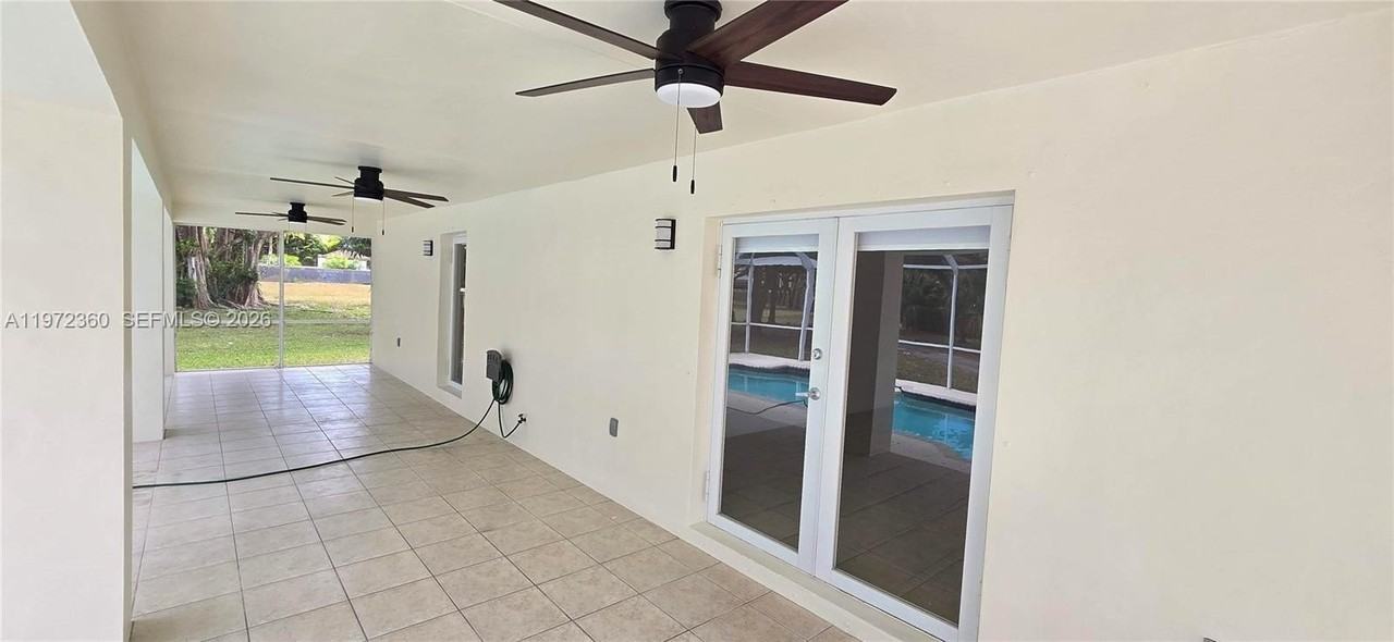 6500 Sw 82nd Ave - Photo 5 of 50