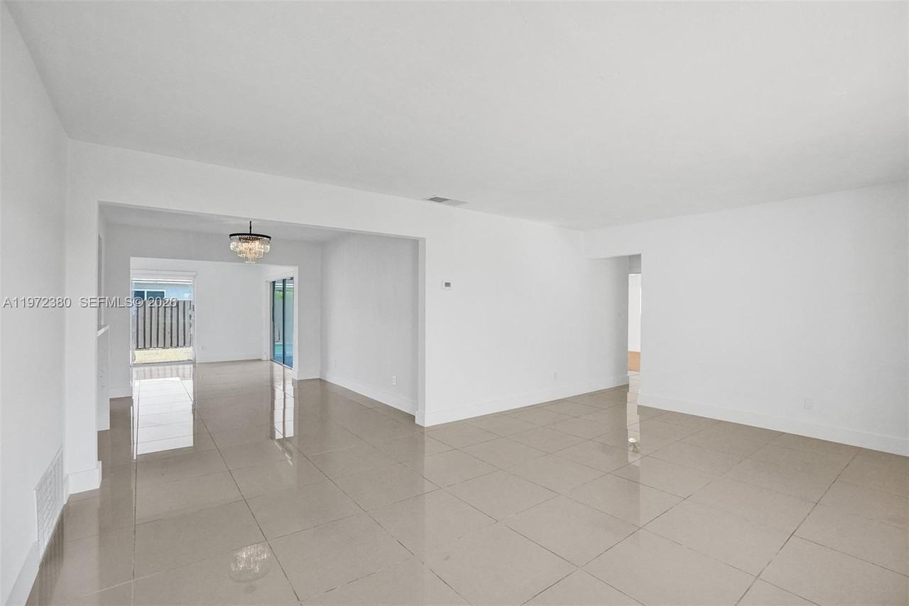 8521 Pasadena Blvd - Photo 3 of 38