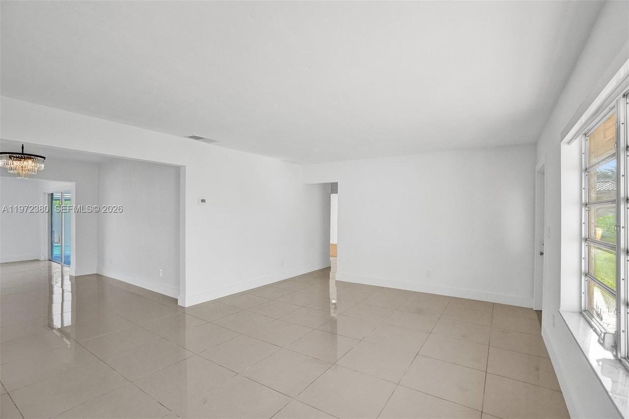 8521 Pasadena Blvd - Photo 4 of 38