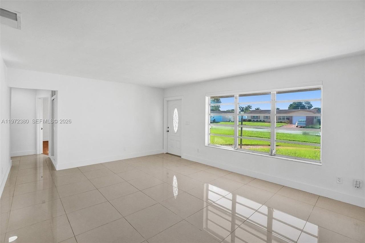 8521 Pasadena Blvd - Photo 5 of 38