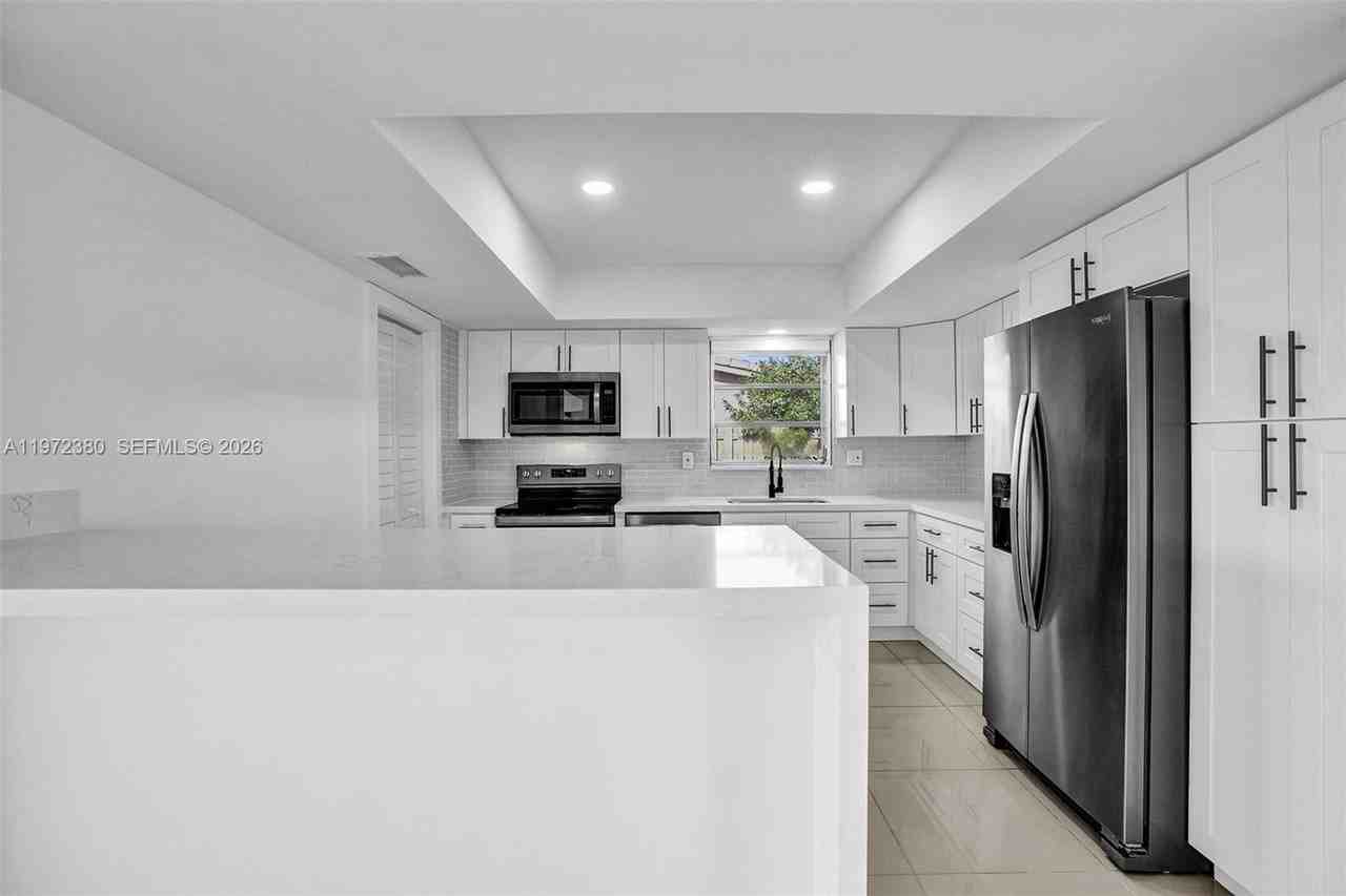 8521 Pasadena Blvd - Photo 7 of 38