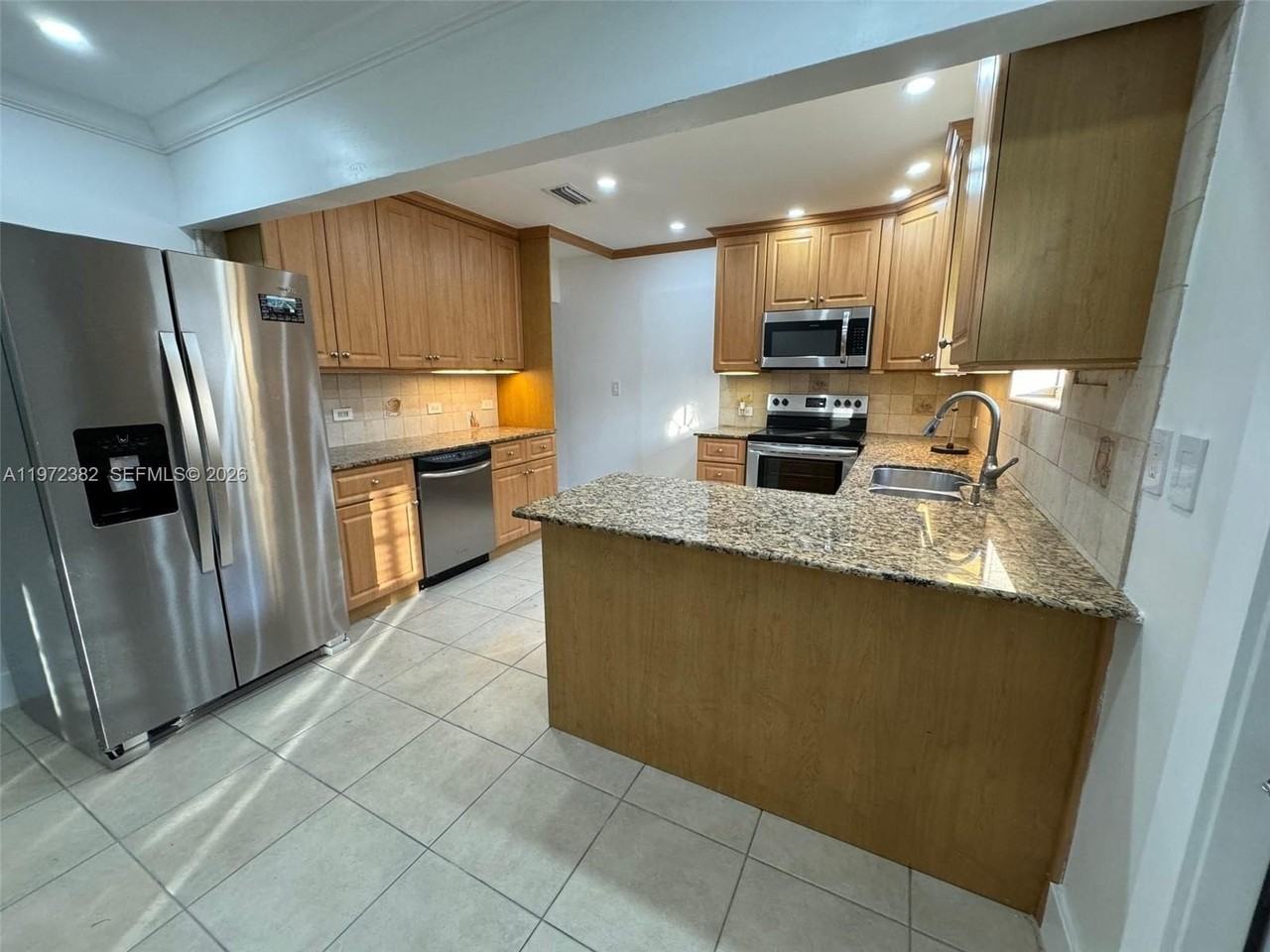 842 Sw 89th Ave #A - Photo 2 of 15