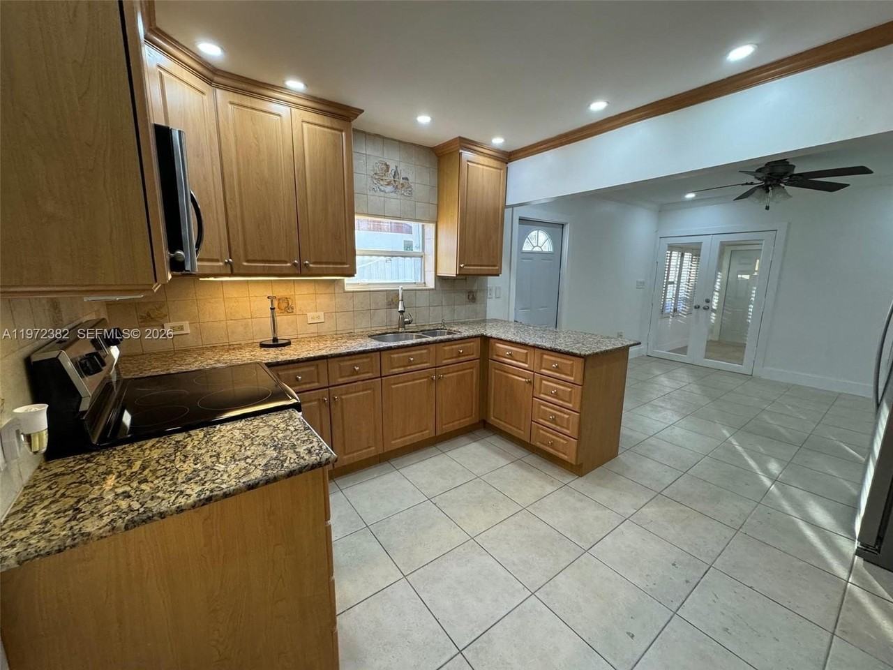 842 Sw 89th Ave #A - Photo 3 of 15