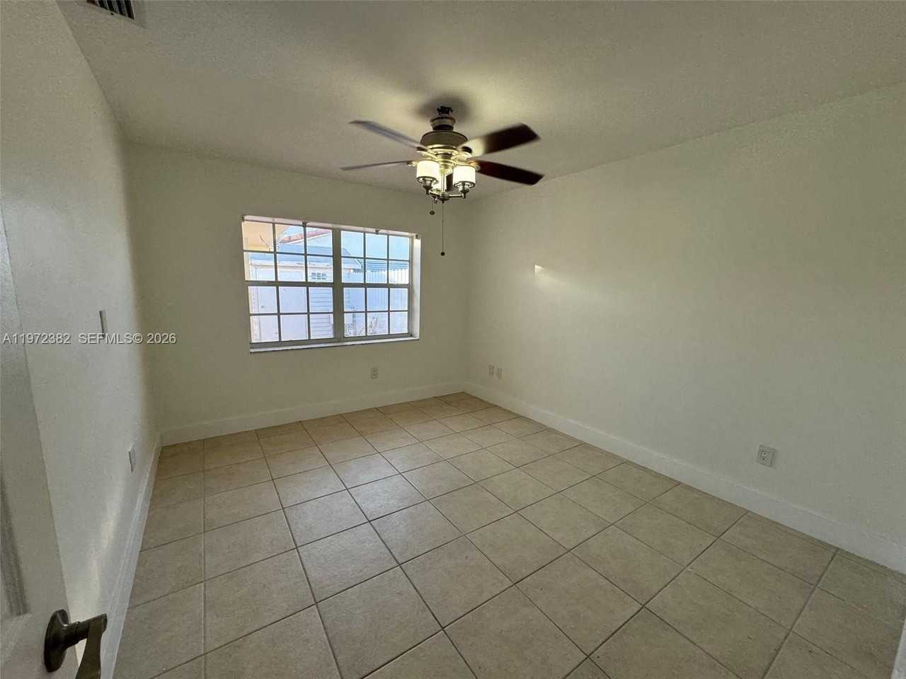 842 Sw 89th Ave #A - Photo 5 of 15