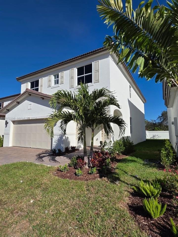 2741 Se 24th Ct - Photo 2 of 35