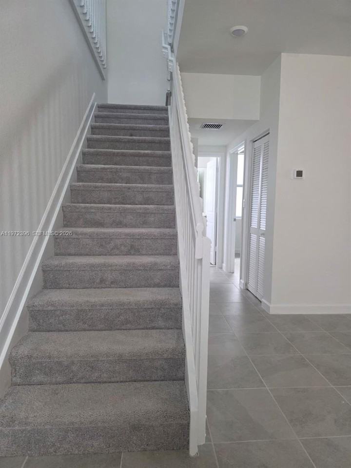 2741 Se 24th Ct - Photo 5 of 35