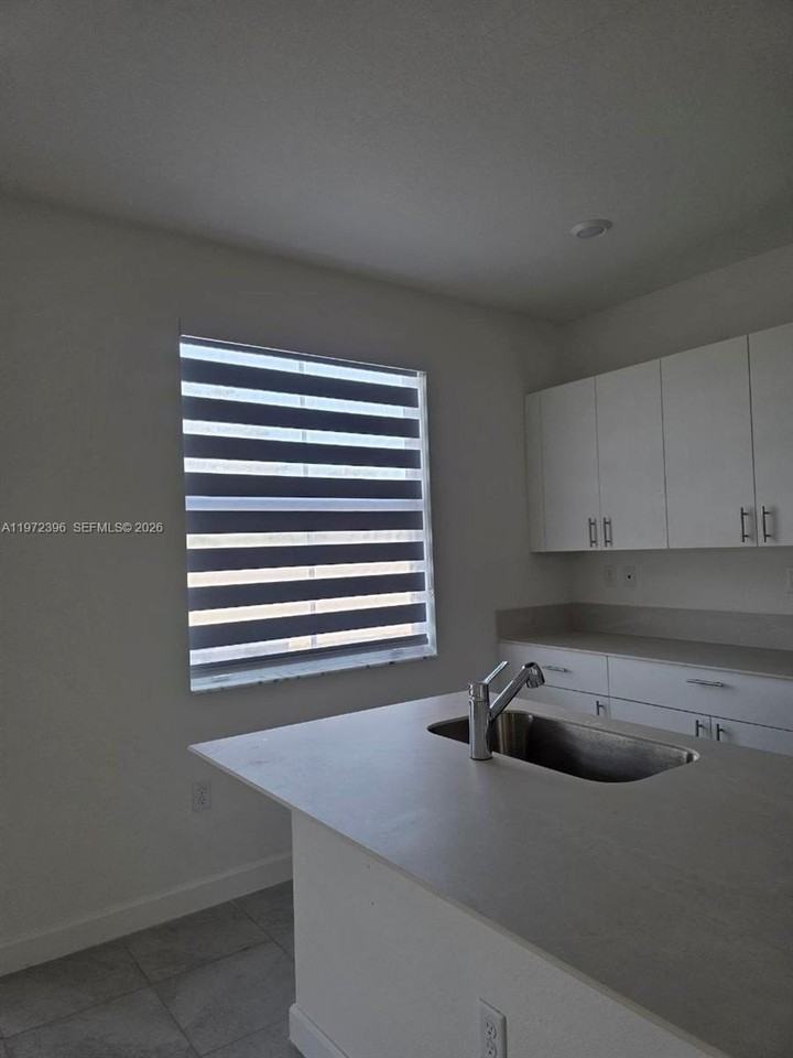 2741 Se 24th Ct - Photo 7 of 35