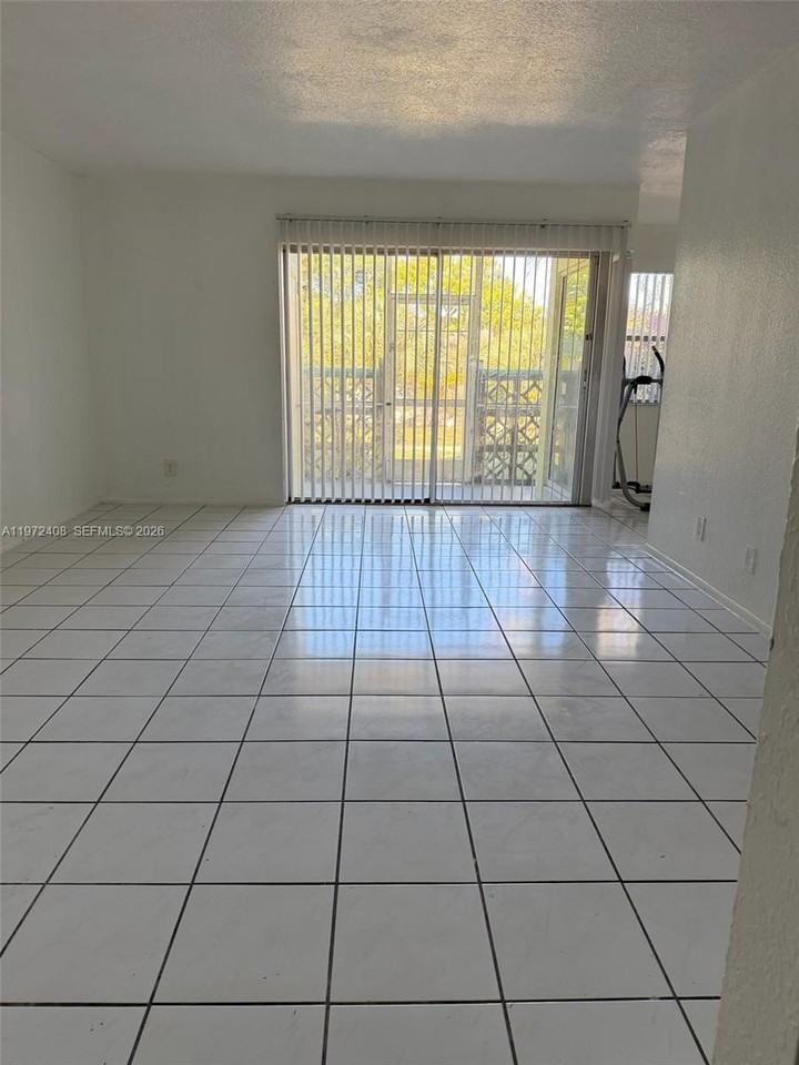 2035 Nw 46th Ave #D103 - Photo 7 of 30