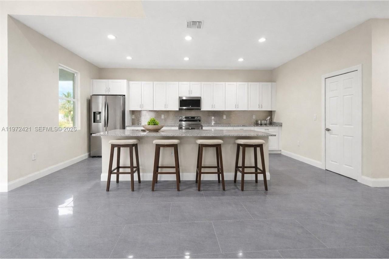 1043 Albert Ave #1043 - Photo 5 of 50