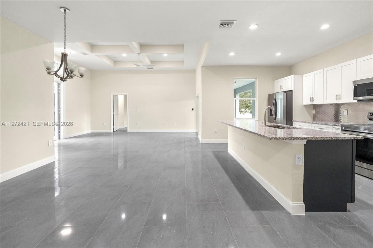 1043 Albert Ave #1043 - Photo 7 of 50